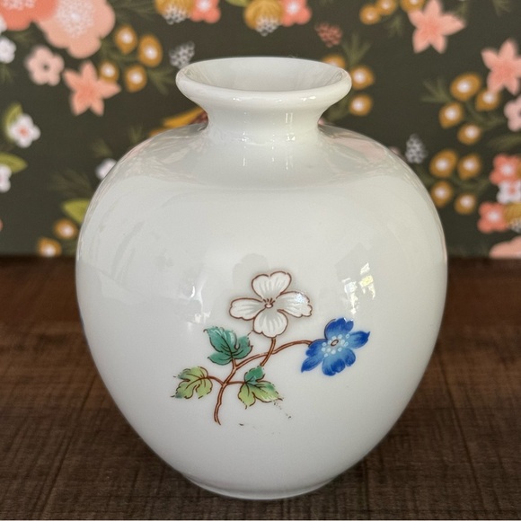 Toscany Collection Bud Vase, Floral Decorative Vase, Taiwan - Picture 2 of 8